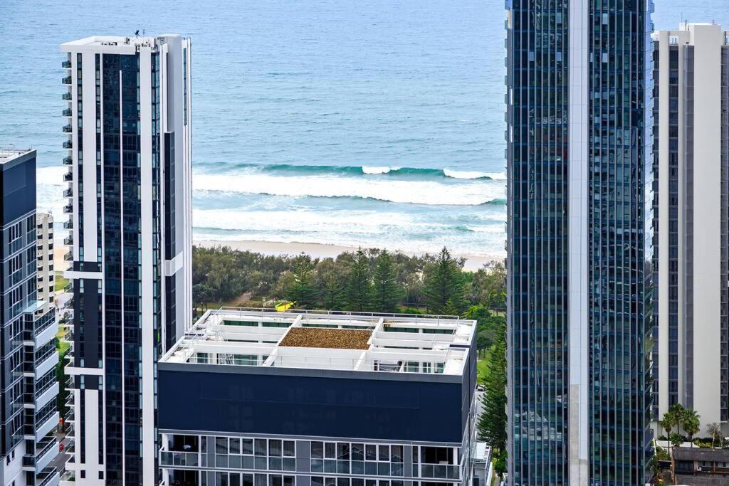 Coastal Chic 2 Bed Apt In Broadbeach Apartment โกลด์โคสต์ ภายนอก รูปภาพ