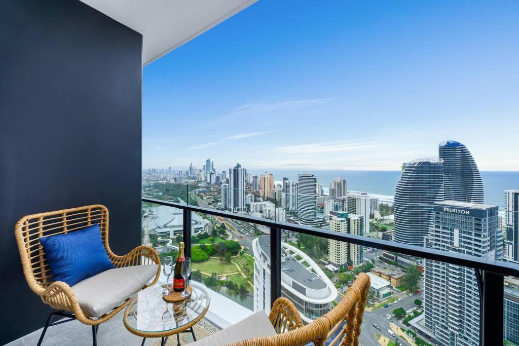 Coastal Chic 2 Bed Apt In Broadbeach Apartment โกลด์โคสต์ ภายนอก รูปภาพ